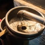 Distillation de l'eau de fleur d'oranger biologique